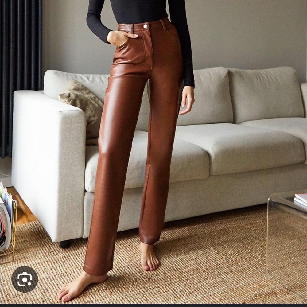 NWT Aritzia Wilfred The Melina Super High-Rise Vegan
Pants in Cognac